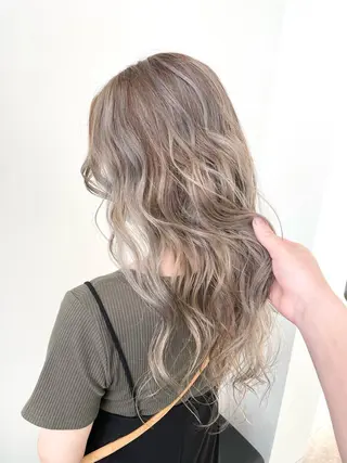 ロング ダメージレスブリーチ HIROSHIのヘアスタイル