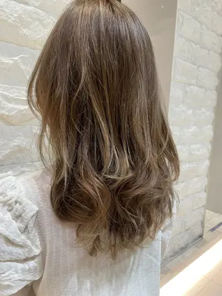 セミロング カラー Koharu 髪質改善カラーのヘアスタイル