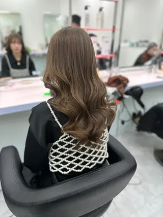 セミロング カラー 🫧ハイトーン🫧 ベージュ🫧徹哉のヘアスタイル