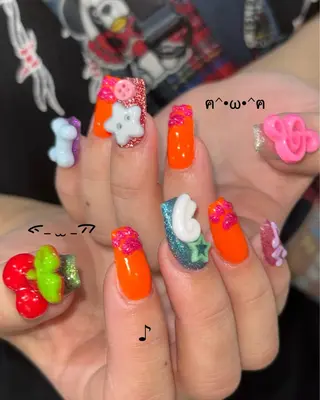 ネイル 🪐富島彩夏 /海外nail🪐のネイルデザイン