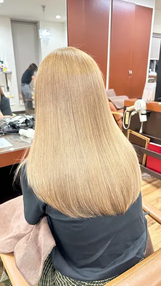 セミロング 榮 百合香のヘアスタイル