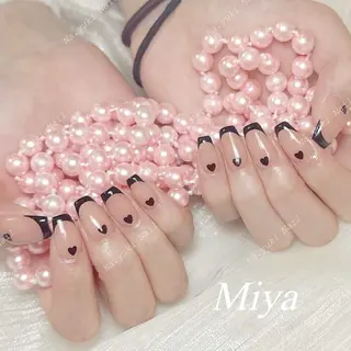 ネイル 🦋 Queenieのネイルデザイン