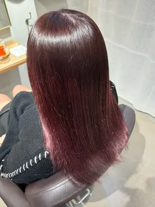カラー もも ボブ/艶カラーのヘアスタイル
