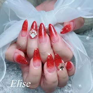 ネイル 🦋 Queenieのネイルデザイン