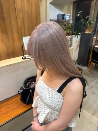 ロング カラー ハイトーン/デザイン カラー山下莉歩のヘアスタイル