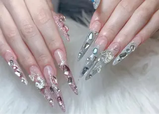 ロング ANH ゴテゴテネイルのネイルデザイン