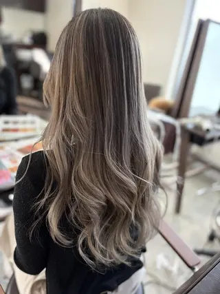 ロング Mirashy 成田のヘアスタイル
