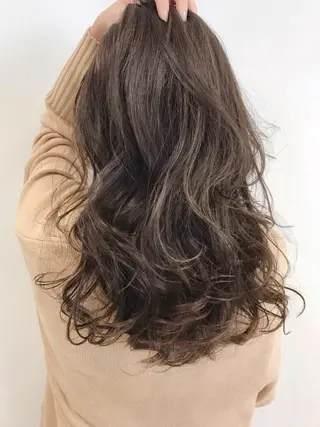 ロング カラー 本間 良のヘアスタイル