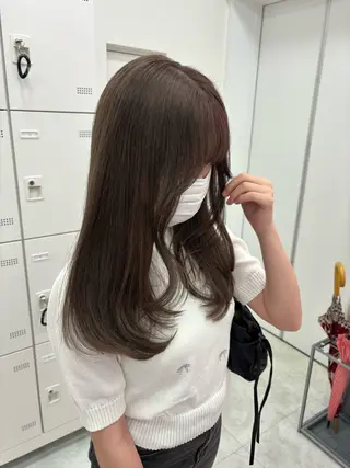 ロング カラー 抜け感レイヤー︴ ニュアンスカラーのヘアスタイル