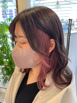 ミディアム インナーカラー 推し ブリーチ 髪質改善のヘアスタイル