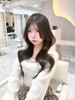 ロング カラー 𝑲𝑨𝑶𝑹𝑼 純欲ワンホンヘアのヘアスタイル