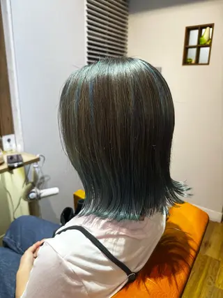 ミディアム カラー ツキダテ ユイのヘアスタイル
