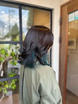 ミディアム カラー 井上 花音のヘアスタイル