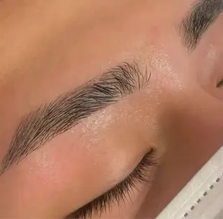 アイブロウ 浜松 里穂の眉毛・アイブロウイメージ