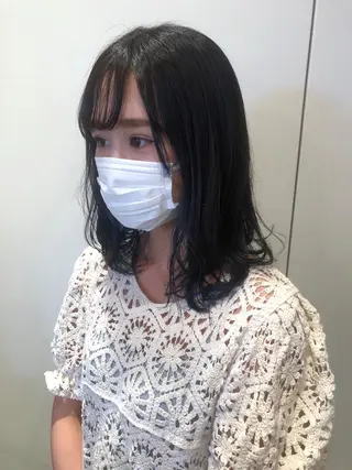 ミディアム カラー MIOベージュカラー 柔らかいカラーのヘアスタイル