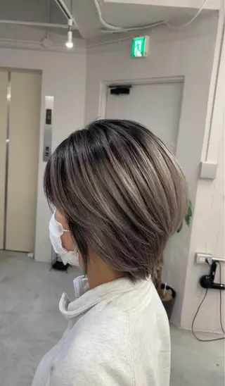 ショート カラー グレージュ/透け感 カラー/透明感カラーのヘアスタイル