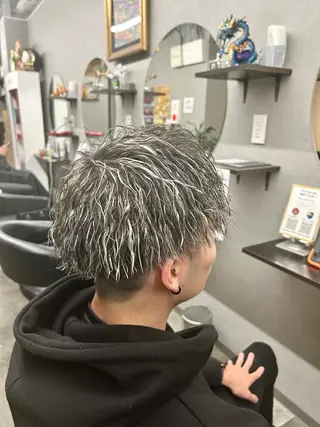 ショート カラー パーマ メンズ ゲーマー美容師 KENTOのヘアスタイル