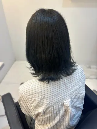 ミディアム 𝐿𝑒𝑒 四ツ橋 𝑅𝐴𝑁𝐴のヘアスタイル