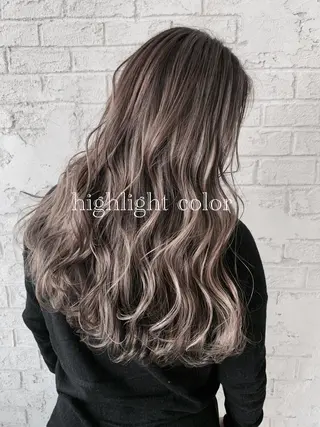 ロング ハイライトカラー＆ ダブルカラー　田口のヘアスタイル