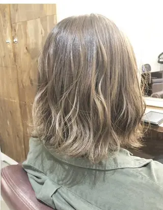 ミディアム 🇰🇷透明感×ハイ トーン🌟tomoのヘアスタイル