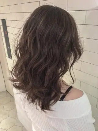 ミディアム カラー レイヤーカット× 髪質改善たもりのヘアスタイル