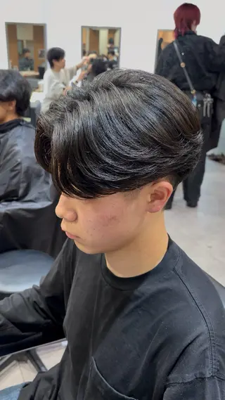 ショート 曲がる縮毛 フェザー ニュアンス 佐々木のヘアスタイル