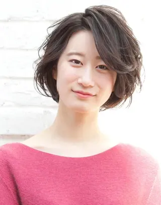 ミディアム パーマ 趙 英来のヘアスタイル