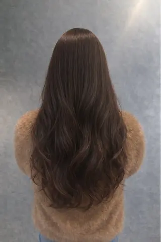ロング 山本 悠理のヘアスタイル