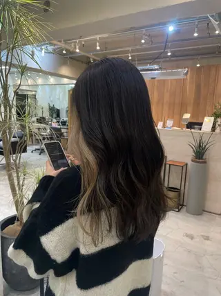 セミロング カラー momoka 表参道のヘアスタイル