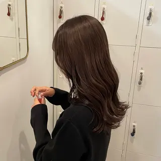 セミロング canon/レイヤー /透明感カラーのヘアスタイル