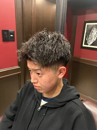ショート 雫石 憲資のヘアスタイル