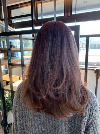 カラー 岡田 七海のヘアスタイル