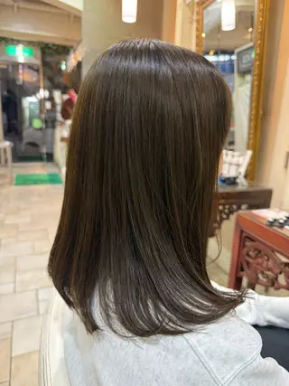 セミロング カラー 宮崎 優衣のヘアスタイル