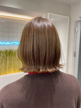 ショート 透明感オリーブ🫒/ ブリーチなしWカラーのヘアスタイル