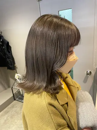 セミロング カラー 抜け感レイヤー︴ ニュアンスカラーのヘアスタイル