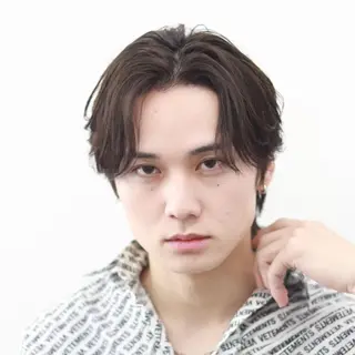 ミディアム カラー パーマ メンズ 🔥メンズ極🔥韓国 シャドウ/波巻き柿崎のヘアスタイル