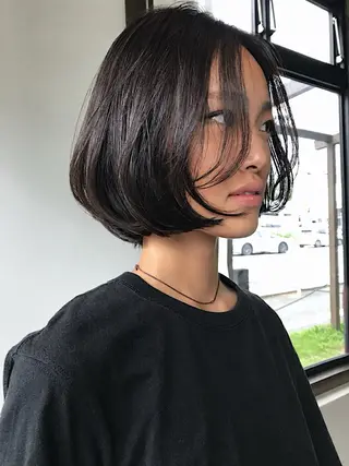 ミディアム hina KEEDAのヘアスタイル