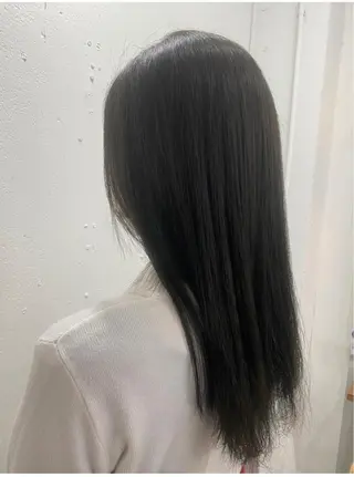 ロング 透明感カラー栄 みゆのヘアスタイル