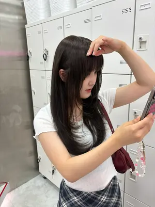 ロング カラー 抜け感レイヤー︴ ニュアンスカラーのヘアスタイル