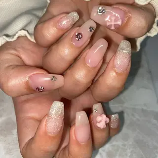 ネイル 🫧RaLa ⭐︎AYAKA🫧のネイルデザイン