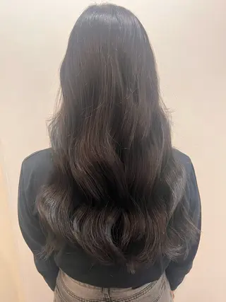 ロング カラー アベ ナツミのヘアスタイル