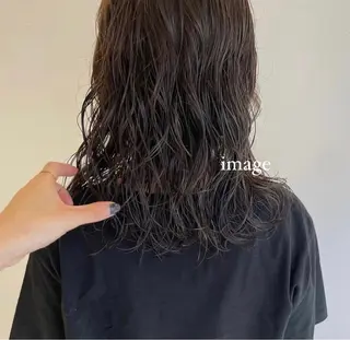 ミディアム 成岡 愛美のヘアスタイル
