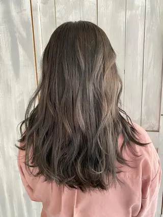 セミロング カラー 勝河 怜楊のヘアスタイル