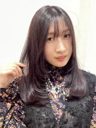 セミロング グラスヘアー石垣 渕 七海のヘアスタイル
