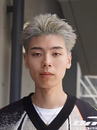 ショート カラー 山口 ヒロトのヘアスタイル