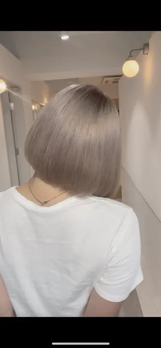 カラー ニトウ レイナのヘアスタイル