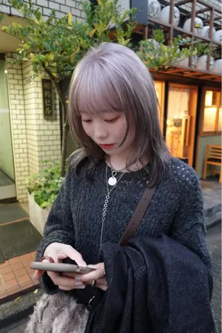 ミディアム カラー 顔周りレイヤーカット ブリーチminamiのヘアスタイル