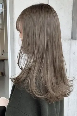 セミロング カラー 韓国×艶ハイトーンが かわいい✨️リオ🍒のヘアスタイル