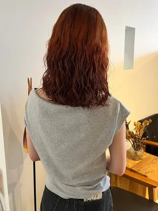 セミロング カラー she. noaのヘアスタイル