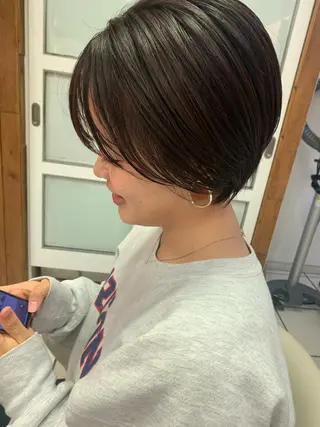 ショート カラー ヘアアレンジ サナ🌱 切りっぱなしボブのヘアスタイル